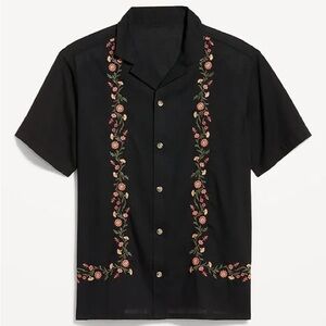 Old Navy. Embroidered camp shirt. 90% cotton/10% Linen. Black. Size M.  New